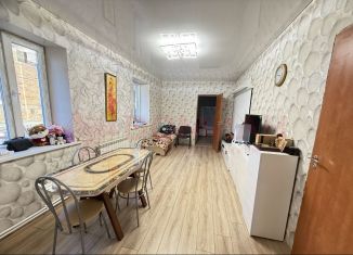 Продам 4-ком. квартиру, 58 м2, Новочеркасск, Александровская улица, 92