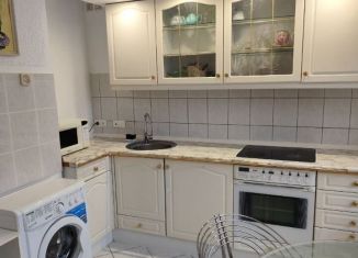 Сдам трехкомнатную квартиру, 75 м2, Москва, улица Генерала Кузнецова, 14к2, ЮВАО