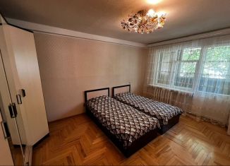 Продам четырехкомнатную квартиру, 90 м2, Пятигорск, улица Адмиральского, 8к1