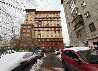 Продам квартиру студию, 10.7 м2, Москва, Космодамианская набережная, 4/22А, метро Новокузнецкая