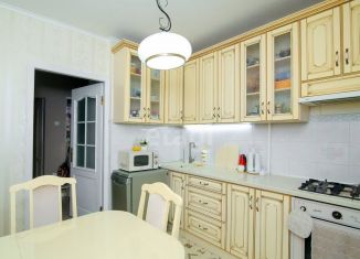 Продам 3-ком. квартиру, 65 м2, Калининград, улица Сержанта Щедина, 23