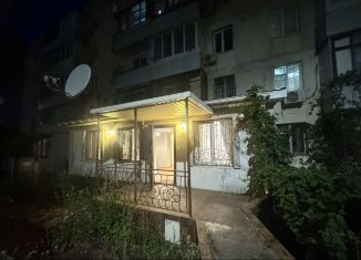 Продажа трехкомнатной квартиры, 73 м2, Саки, Строительная улица, 16