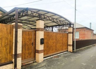 Продаю дом, 200 м2, село Чалтырь, улица 1-й Тупик, 1В